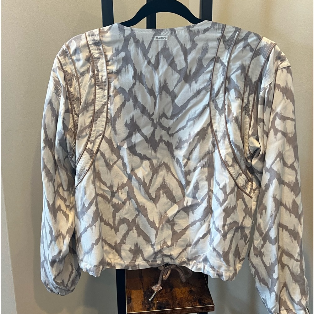 Like New Lightweight Reversible Abstract Printed and Solid Jacket.